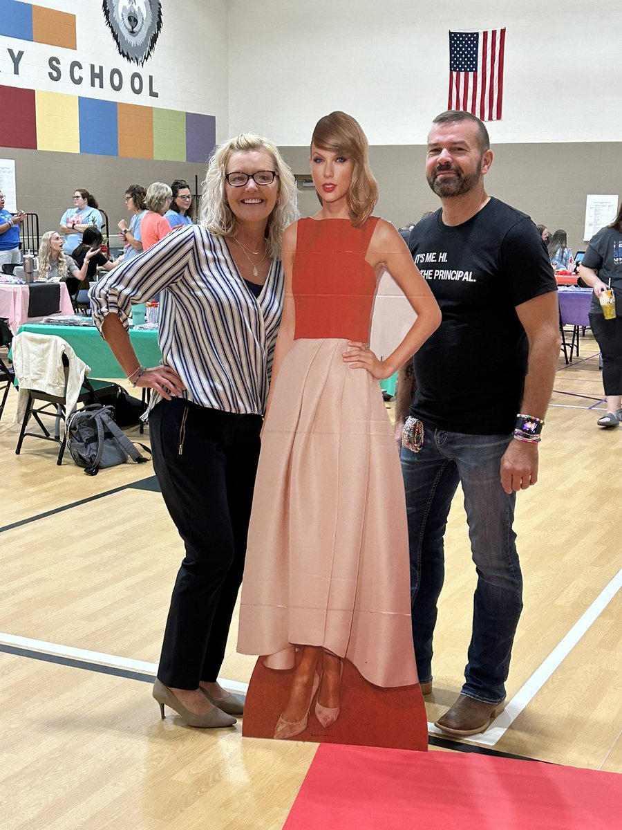 DrHBeaulieu's tweet photo. The “In Our Growth Mindset Era” theme on the 1st day back @PioneerTrailJC is everything!! 😆 Welcome Back PT Staff!! #Swifties #WelcomeBackJCStaff https://t.co/vgFZdEAAKs
