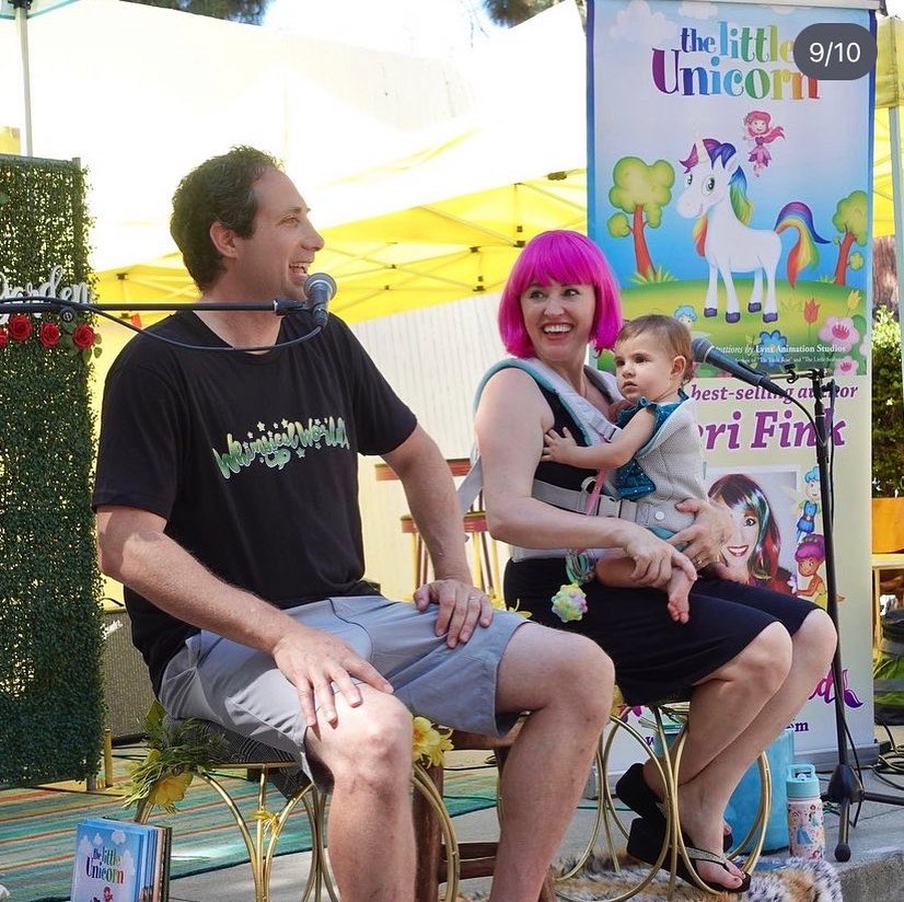Sheri_Fink's tweet photo. HAPPY NATIONAL BOOK LOVERS DAY 🥰 Thanks to Sarah at @MTPfairfax for capturing these heartwarming moments from our Story Time in the Garden. 🌷 @DerekTaylorKent &amp; I are very grateful to @eclectuals for inviting us to read. ☀️ Cheers to great books &amp; great people! #BookLoversDay https://t.co/zpCKx2Dg9m