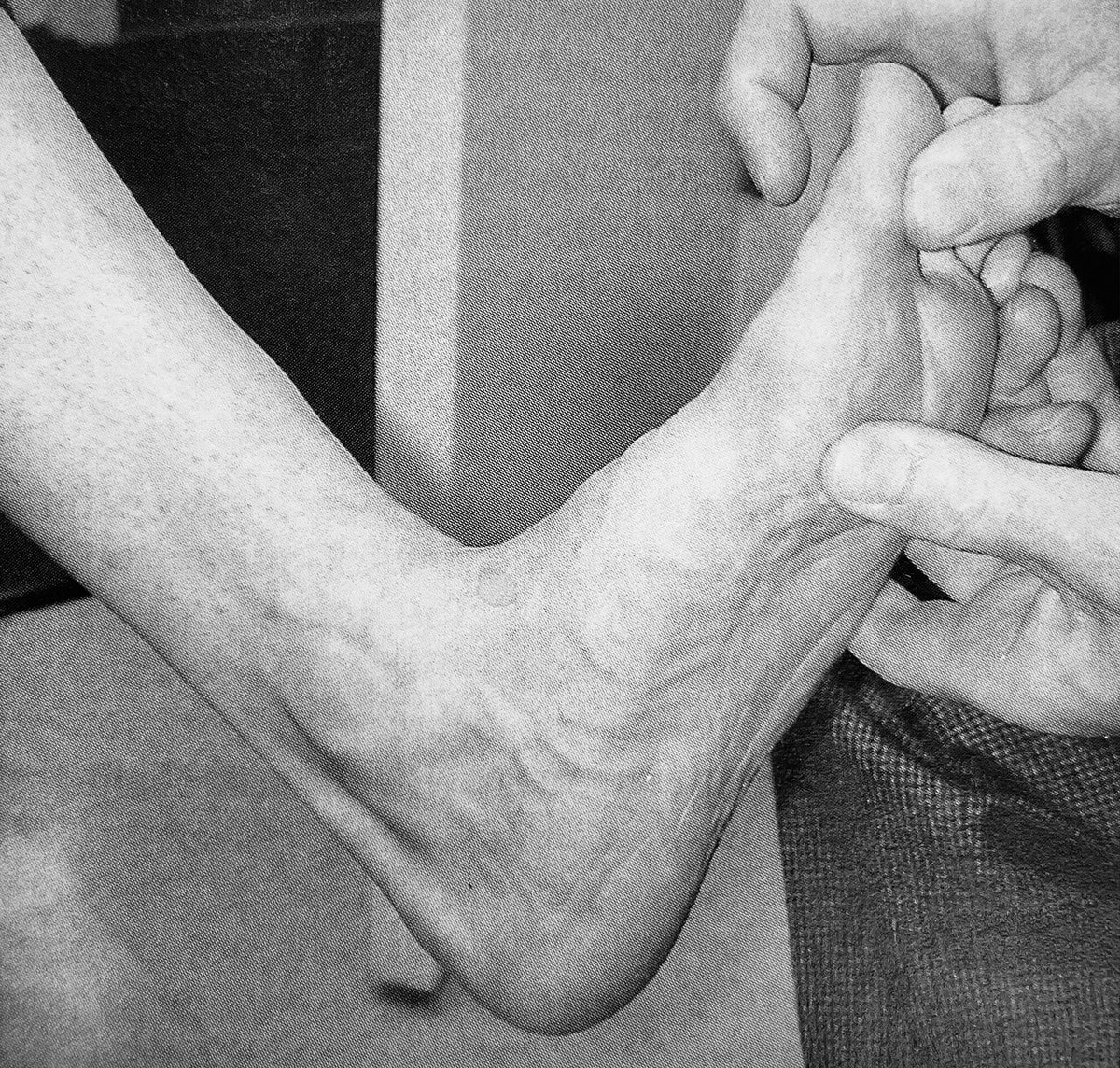 lizbayleyphysio's tweet image. FHL stress test:
Measures FHL excursion:

Ankle in maximal dorsiflexion, stabilise the 1st metatarsal and maximally dorsiflex the hallux MTP joint:

Normal &amp;gt;20° dorsiflexion
Tight &amp;lt;20° dorsiflexion

2/5