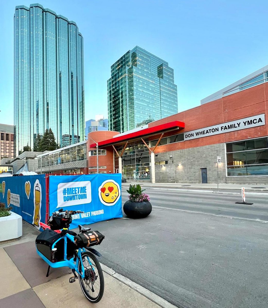 Edmonton Launches Bike Valet Parking Pilot Project to Draw More People to Downtown #cycling #ebikes #cargobikes #morecycling #bikelife #urbanmobility #yegbike #meetmedowntown tinyurl.com/4yw94r54
