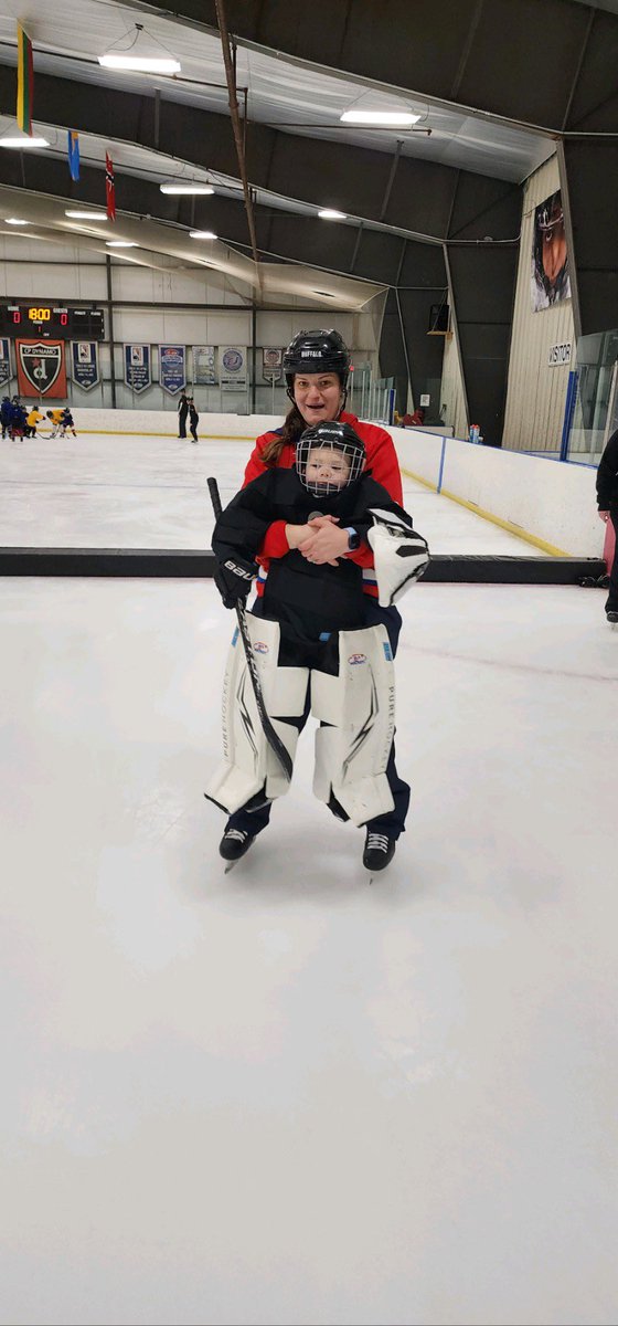 lilneumy's tweet photo. This teachers summer vacation was sponsored by hockey. #coachingadventures #usahockey #girlshockey #growthegame #51in30 #goalienation #childrenofthekorn #nysaha #trygoalie https://t.co/WTFLoDO975