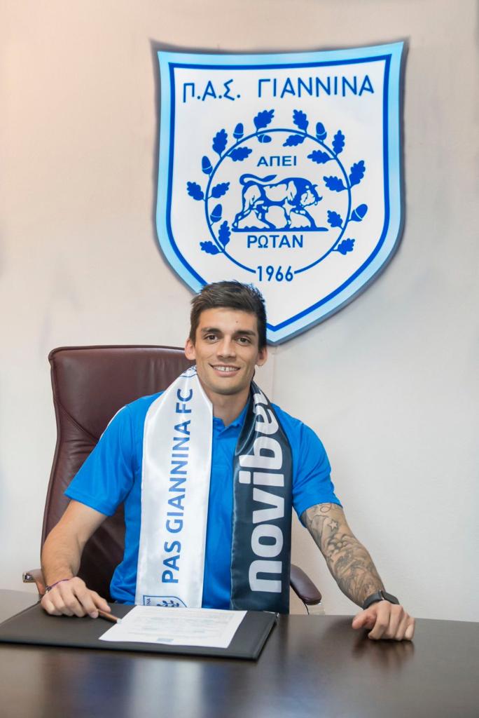 MVPGroupOK's tweet photo. ¡Se vienen nuevos desafíos! 🙌🏻
@JuanfiGarro firmó su contrato con @pasgianninafc, a préstamo por un año, y se convirtió en nuevo jugador de la institución 🇬🇷
Éxitos en esta nueva etapa, Juanfi. Vamos con todo ⚽👊🏻 https://t.co/V09KG0z9Zh