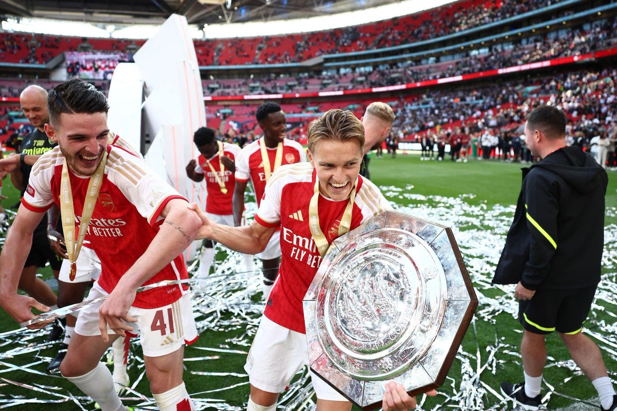UPYOURARSENAL04's tweet photo. Arsenal fans drop your handles, RETWEET and make sure you follow each other🔴⚪ https://t.co/uzGEc4Gr9H