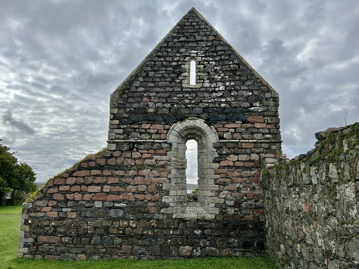 One of the surviving church walls of the Augustinian Nunnery on the Isle of Iona in Argyll. The Nunnery was founded in around 1200 by Ranald, King of the Isles. #WallsOnWednesday #Iona #Argyll 📷 My own.