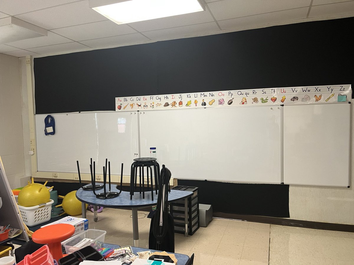 DavidJHuber's tweet photo. Why have kids work at their desks when they can collaboratively work around the room!?! #VerticalLearningSpaces #sssct https://t.co/DlGHmY2WJU