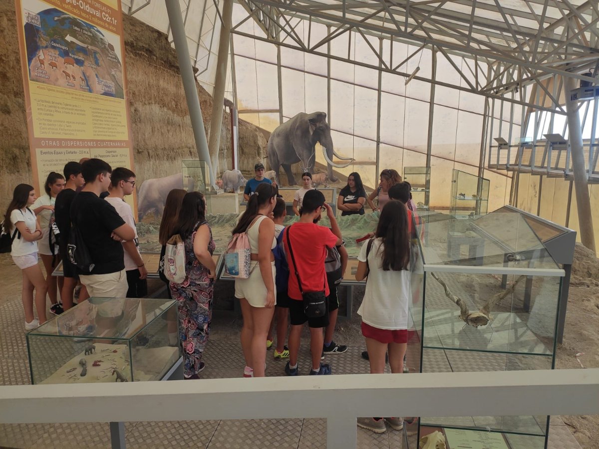 GranadaGeopark's tweet photo. El pasado miércoles 9 de agosto tuvo lugar la actividad “Exploración yacimientos” en la Estación Paleontológica Valle del Río Fardes de #Fonelas destinada a jóvenes entre 14-30 años. https://t.co/QZWTAvPNK4