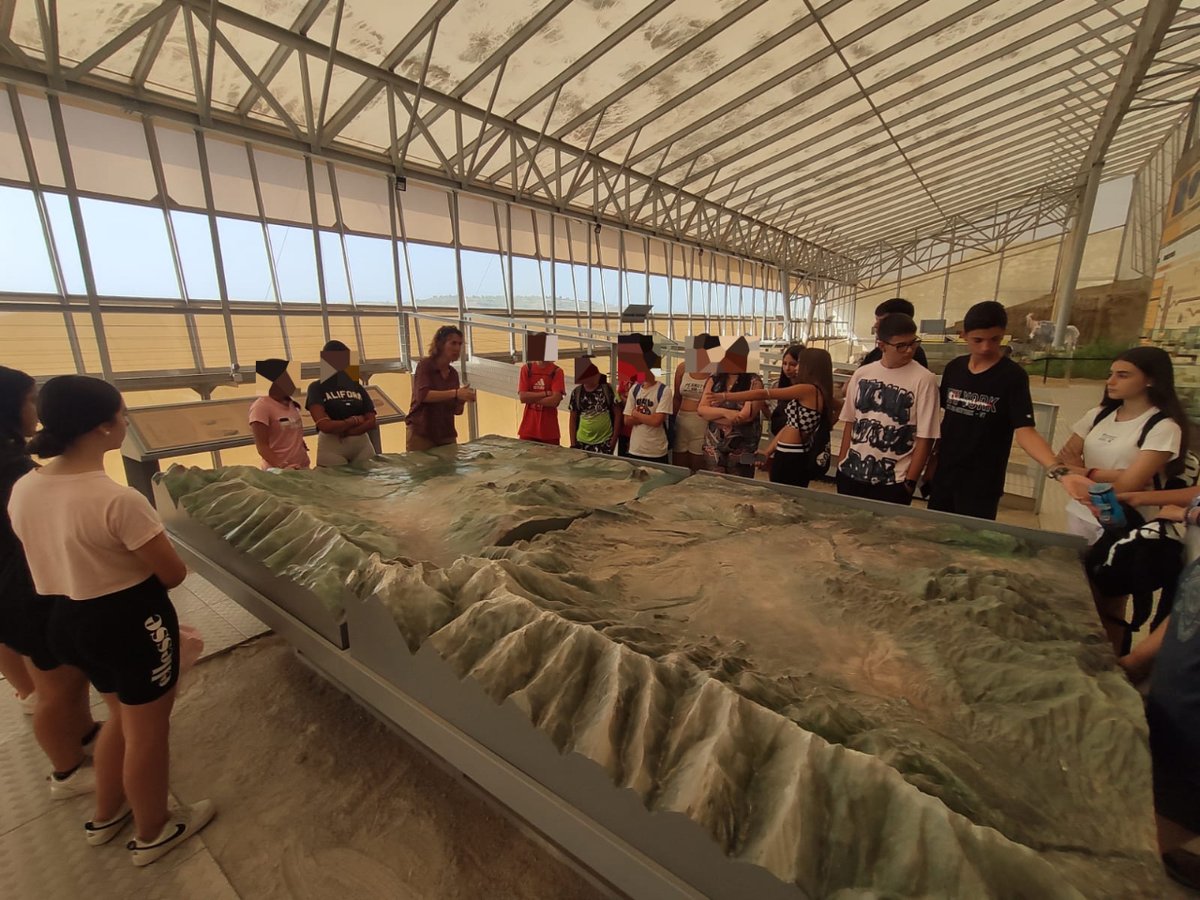 GranadaGeopark's tweet photo. El pasado miércoles 9 de agosto tuvo lugar la actividad “Exploración yacimientos” en la Estación Paleontológica Valle del Río Fardes de #Fonelas destinada a jóvenes entre 14-30 años. https://t.co/QZWTAvPNK4