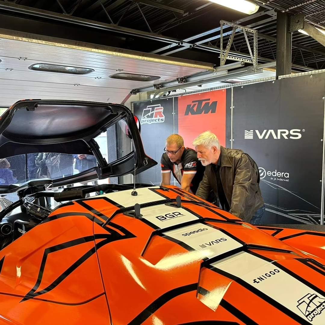 ENIGOO_CZ's tweet photo. Prezident Petr Pavel má vkus na správně brandovaná vozidla 💪🏻🏎️😄 https://t.co/9exOTsYeDm