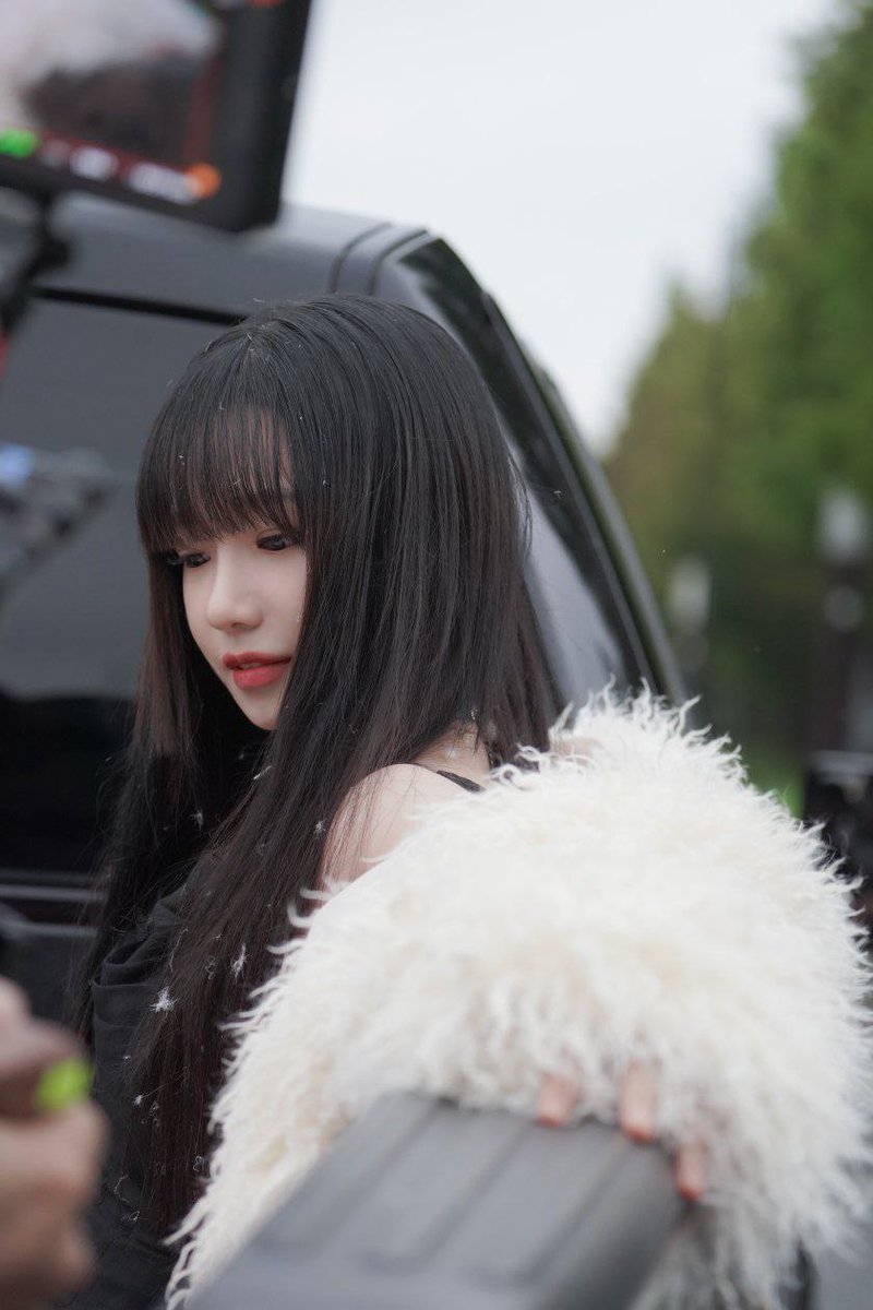 JoYuriBR's tweet photo. 📸 | YURI nos bastidores de TAXI para a Genie Magazine: (1/4)

#조유리_TAXI_타고_직진 #조유리 #JOYURI #チョユリ #GLASSY  #曺柔 https://t.co/kQ5zlWJSRa