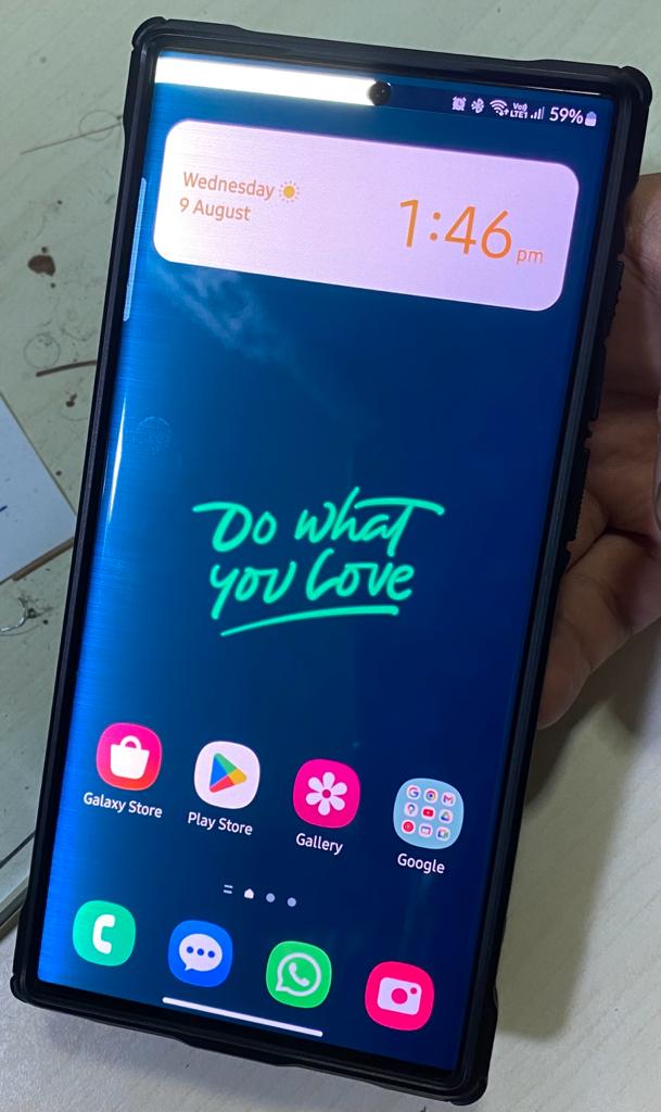 NikhilGawde14's tweet photo. @SamsungIndia Stop making fool of your customers after software update of July this is what happens in my S22 ultra display has green bar line @SamsungMobile @SamsungIndia @SamsungKorea https://t.co/xVE3xYh15W