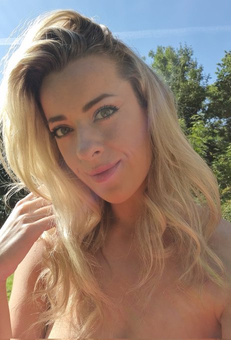 I like my makeup quite natural, ☺️  maybe I should go bolder tomorrow! Stay natural or go bolder/brighter