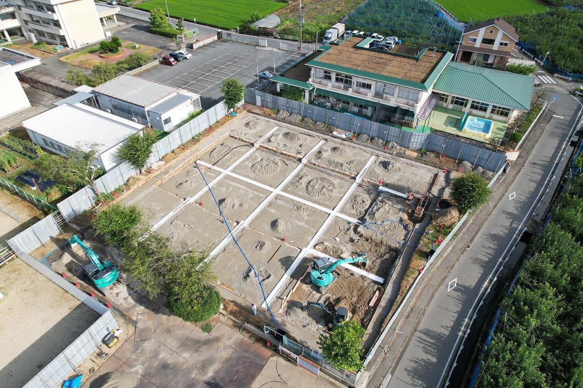 kinoarchi's tweet image. 奈良県斑鳩町のこども園、基礎のための掘削完了。施工者が定期的にドローンで記録を撮ってくれるのはありがたいです。立ち上がるのが楽しみ。
@kino_architects #masahirokinoshita #kindergarten #woodstructure #nara #ikaruga #architecture