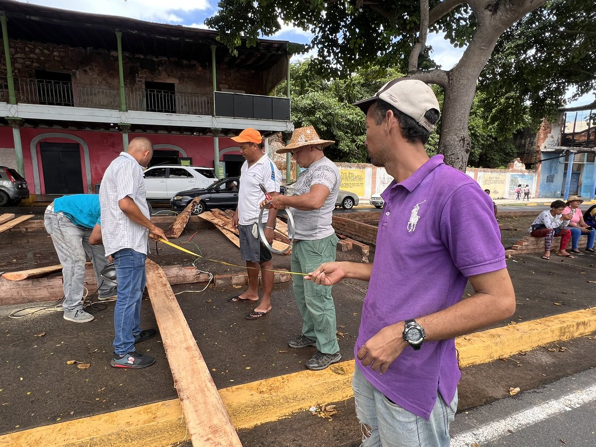 Trabajo en equipo, victoria segura; de la mano con los pescadores artesanales inicia la transformación de los andamios y así garantizar unos espacios dignos y bajo los protocolos de seguridad para la atención de nuestro turistas y bolivarenses #14AñosDeAmorTricolor