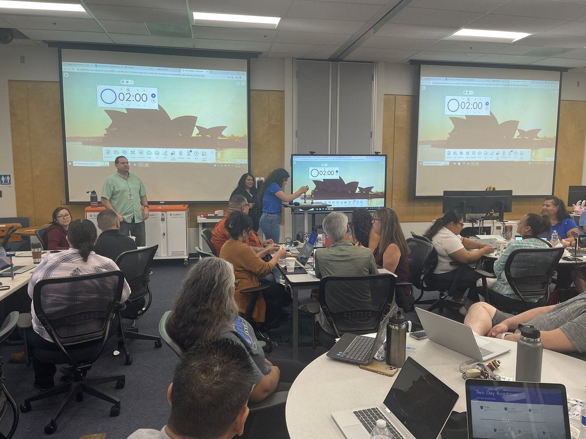 PUSDMrsPalmer's tweet photo. Full house today @PUSDEdTech hosting Elective & CTE/ROP teachers! #ProfessionalLearning #EdTechTools #PlayfullLearning #sixbrick @LEGO_Education @sdpaulette https://t.co/6mg7CwXzgP