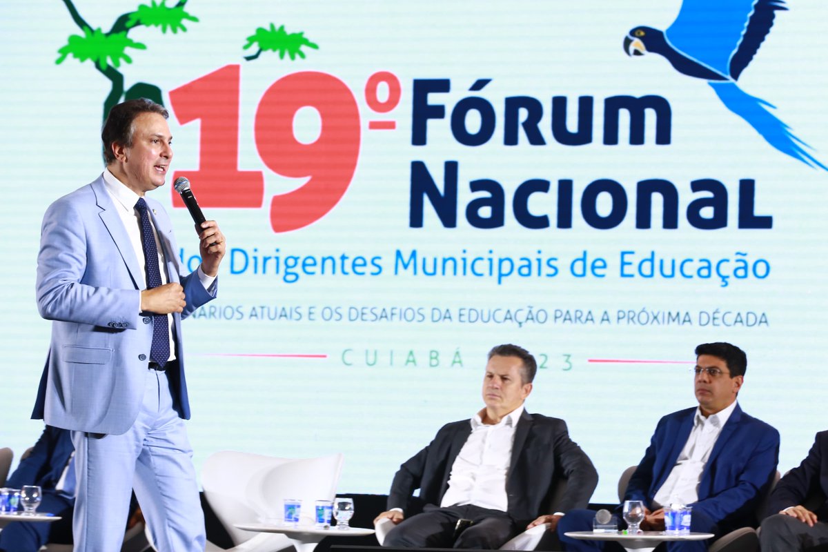 undime's tweet photo. Presença ilustre de Camilo Santana, Ministro da Educação, na manhã desta quarta-feira no nosso Fórum Nacional. #undime #19ForumNacional https://t.co/IZhTAkX0wC