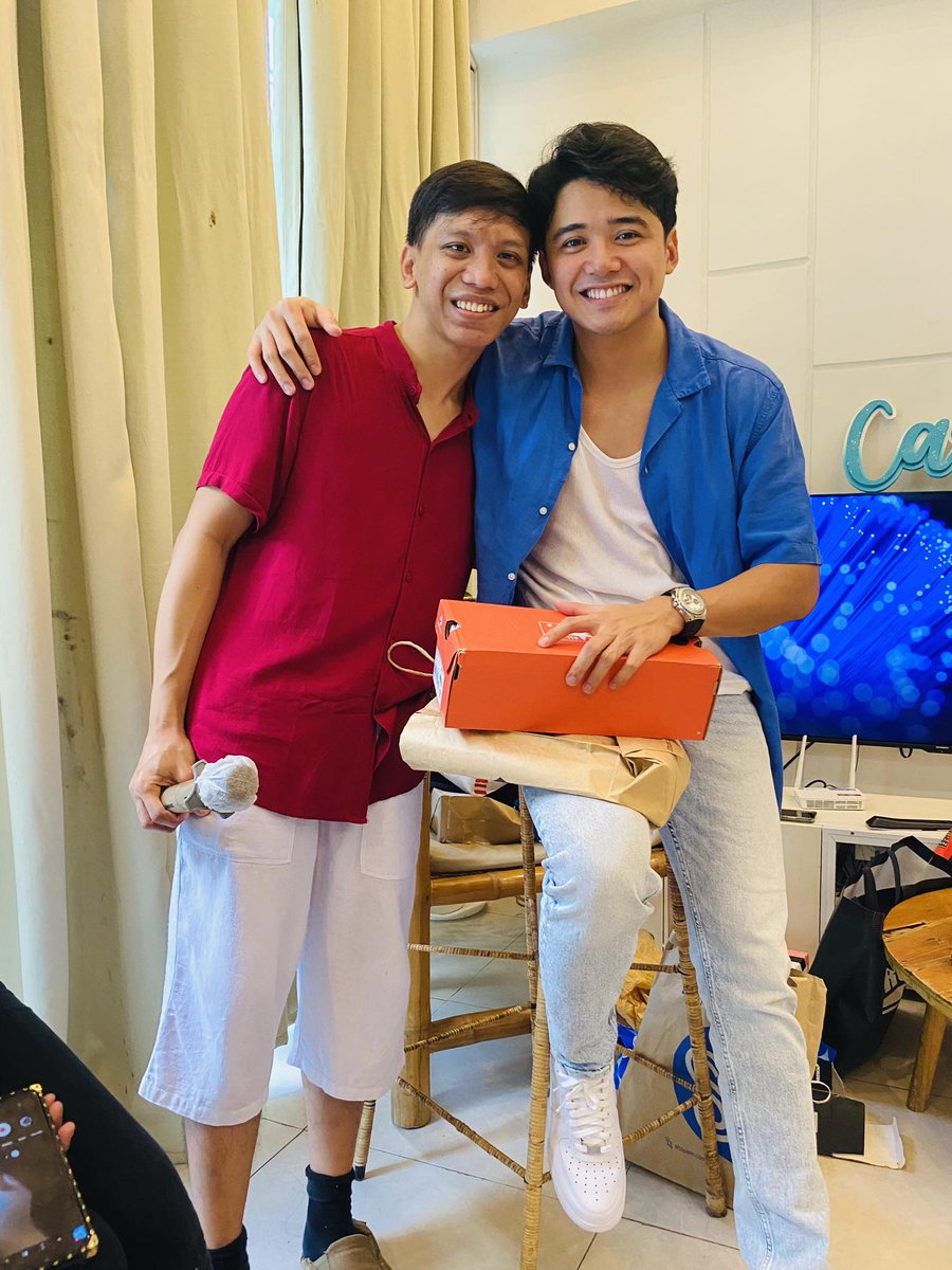 itsmelendel's tweet photo. You're the most worthy of my efforts as a fan. Isasama ko lagi sa prayers ko na matupad lahat ng desires ng puso mo coz you really deserve it. Thank you for the genuine love and appreciation towards us, your fans ❤️

#CARLOyaltiesAtHeart 
CarloSanJuan WithCarloyalties https://t.co/v0gU0Pmyyl