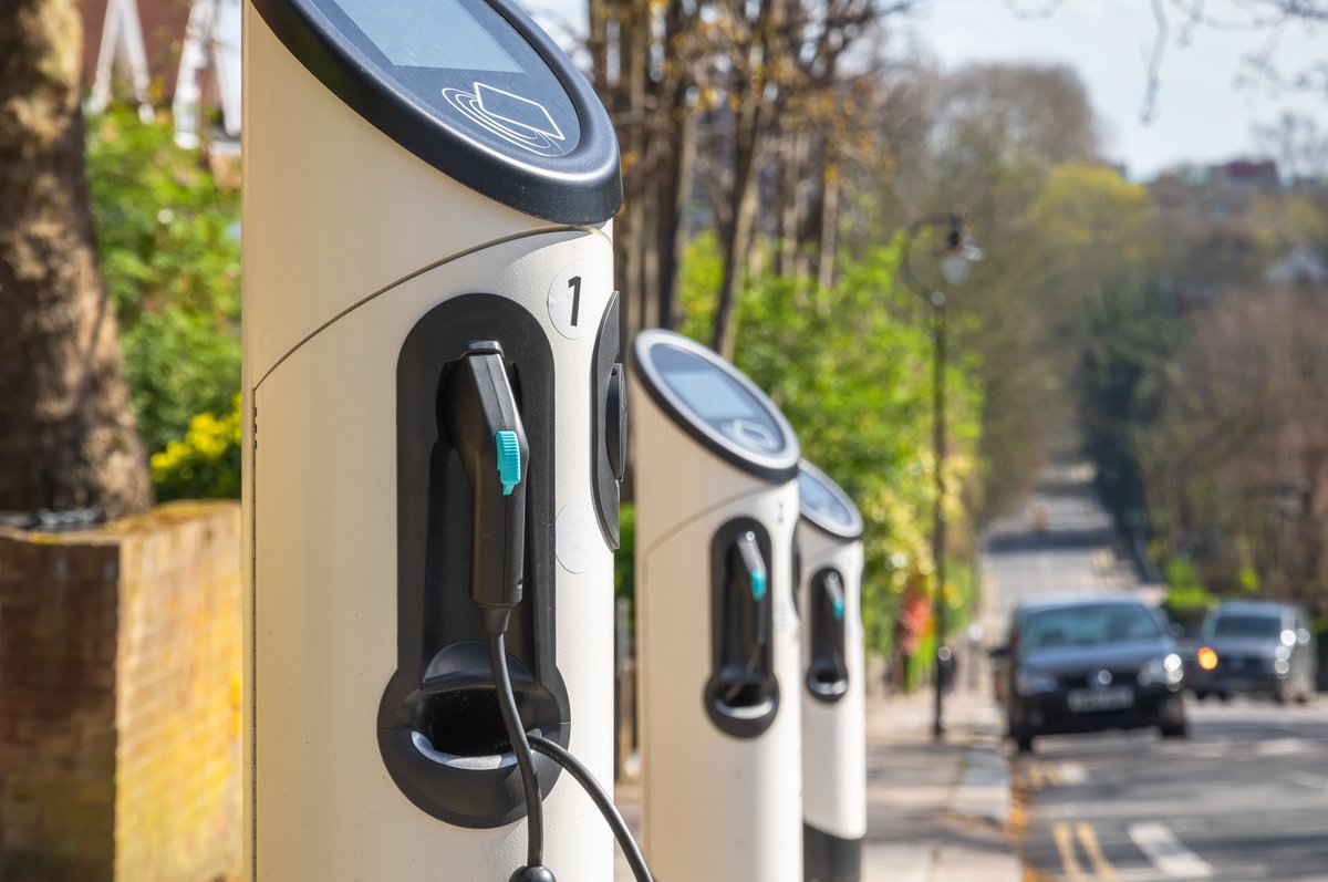 SMMT's tweet photo. Meeting the appetite for pre-owned EVs will depend on sustaining a buoyant new car market &amp; on the provision of accessible, reliable charging infra powered by affordable, green energy

Allowing more people to #drivezero at a price point suited to them https://t.co/zQ0qysaMll