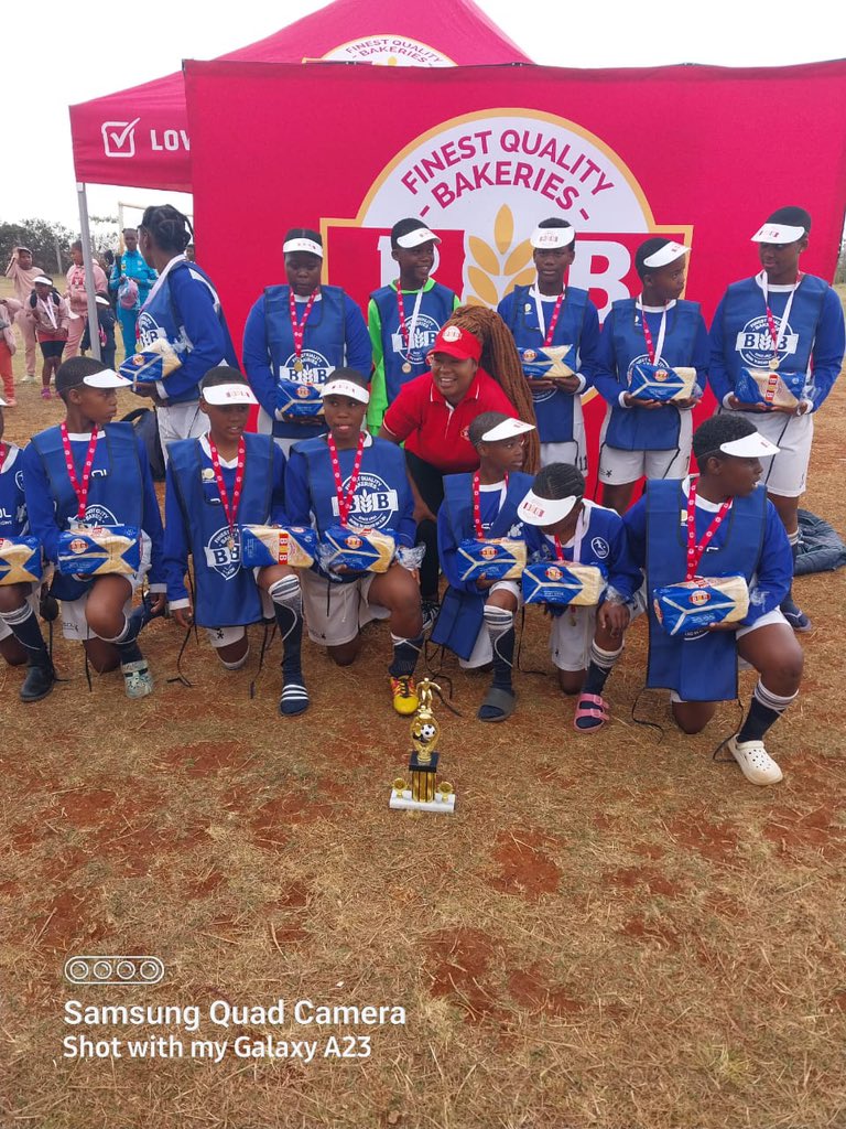 malingasiya's tweet photo. Celebrating Women’s Day with BB Bakery ….Thank you so much also to Phele for organising this event….Well done girls!!💃🏻❤️🕺🏻👏🏼👌🫶🏼🙌🏼🌻⚽️🌻⚽️🌻⚽️🥇🏆🥇🏆🥇🏆🥇🏆🥇🏆 https://t.co/vWAgNfQEmf