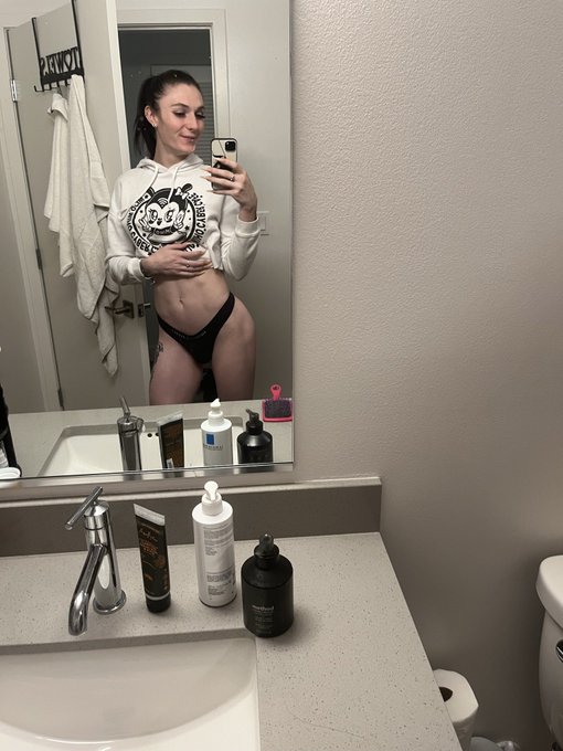 Good morning from your favorite🤭 https://t.co/UlIw64YzU4