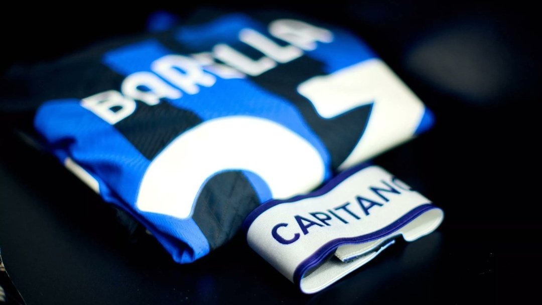 IntARG_Milan's tweet photo. Debido a la ausencia de Lautaro el día de hoy, el capitán será Nicolo Barella. https://t.co/rOKUuCPB4F