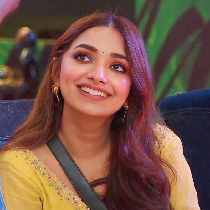 easypizzy___'s tweet photo. I liked her becoz of her realness and will always admire her as a strong mumma ki strongest girl I just want to tell you guys don't be sad it's not the end of the world she will get lots of success Say hiee to our #Cheesee girl with a smile @heyshankar_ 🫰🏻
#abhiya #Jiyashankar https://t.co/hXzyGA7I6q