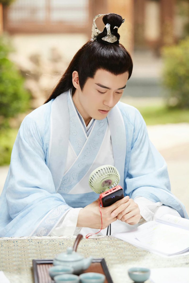 sera22will's tweet photo. Dear @hunantvchina Mango TV 
Could you please consider adapting this novel (Thousand Autumns) into live drama ??? 
You will only benefit from this a lot. 
The story is so great and you don't have to worry about Censorship at all.  🙏 Please consider it once https://t.co/AmMUecb22b