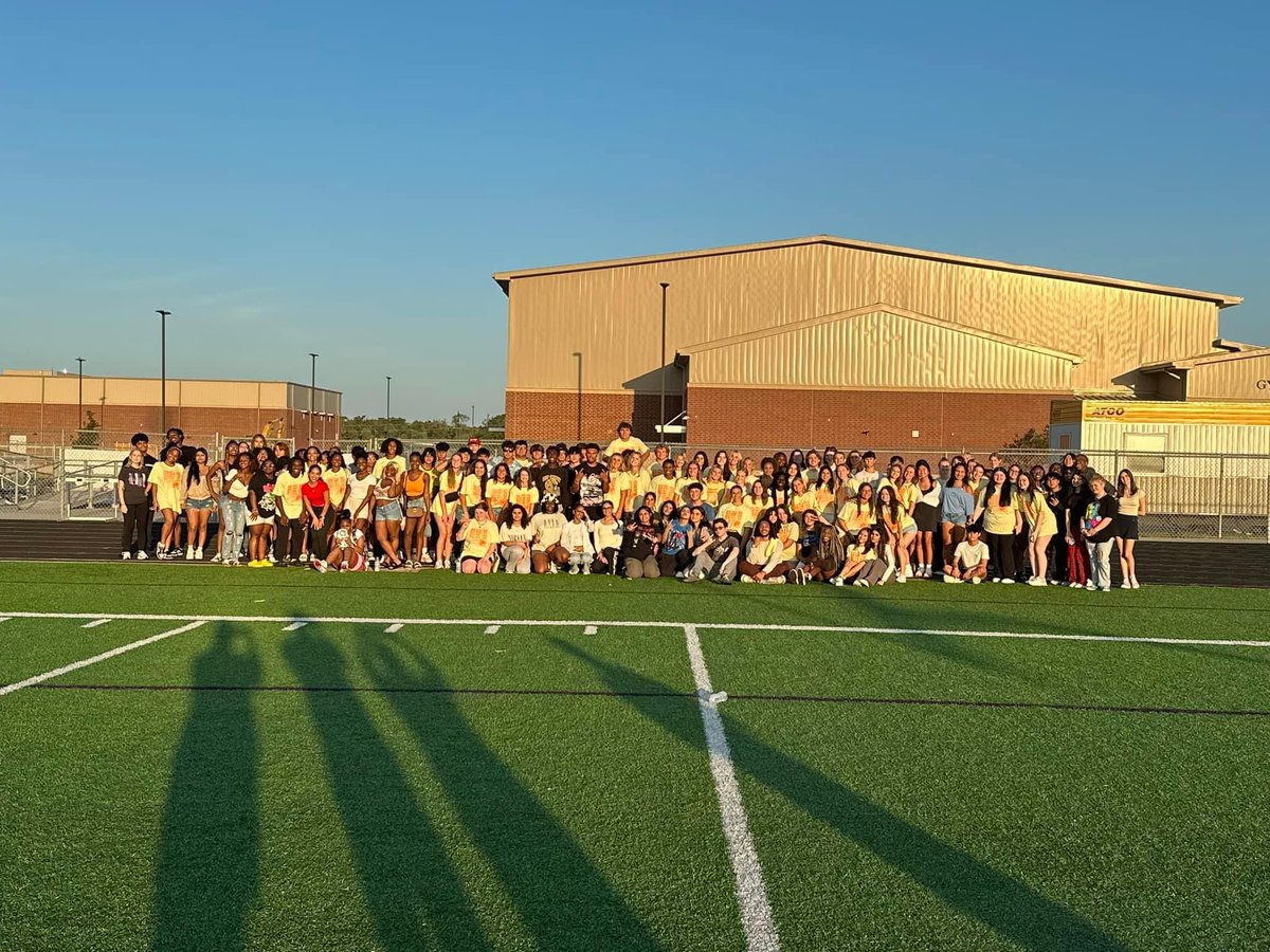 ☀️Senior Sunrise with <a href="/Fulshear_HS/">Fulshear High School</a> Class of ‘24! Here’s to a #ChargedUp Senior year! ⚡️#WeAreFu1shear <a href="/LamarCISD/">Lamar CISD</a>