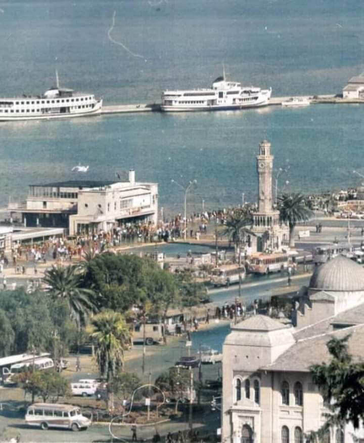 fotoizmir's tweet photo. Konak, 1965 yılı. https://t.co/YTXg7sRhmY