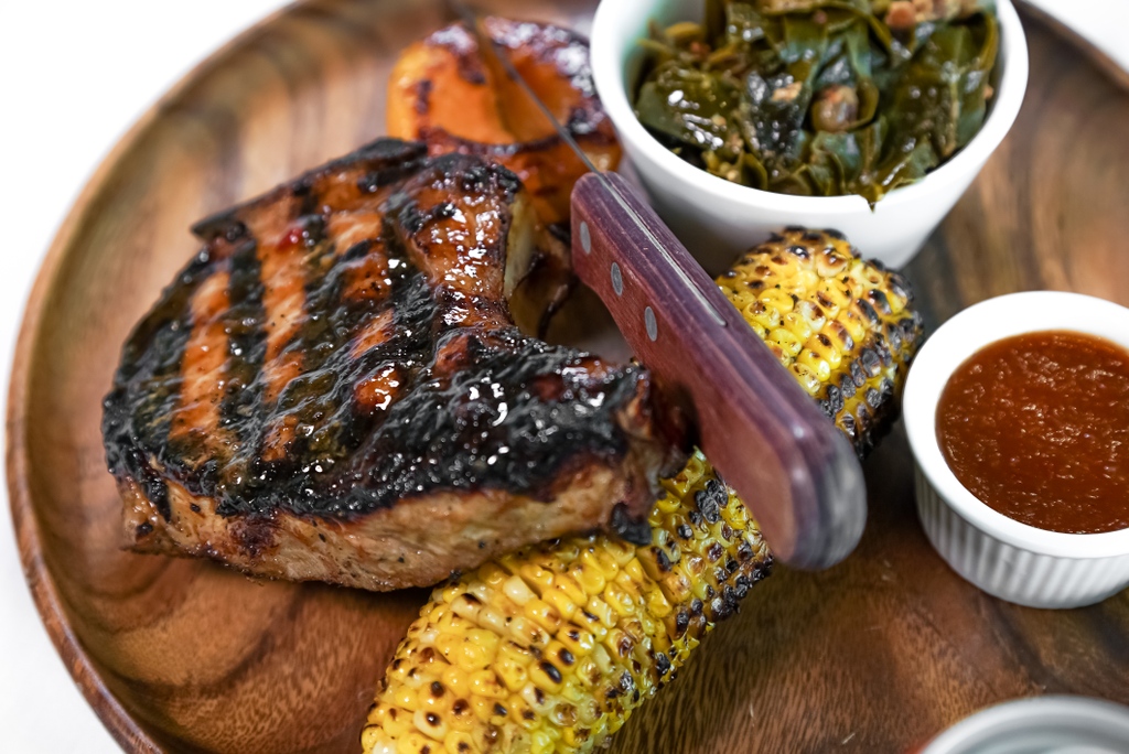 surfingdeer_'s tweet photo. When it comes to eating, there's just no better way to get over the hump than with a big Porkchop Dinner! 🥩 Come on down to the Deer ~ we've got you covered! 🍽 😋 
.
.
.
#SurfingDeer #FabulousFood #SeagroveBeach #Florida #30A #SoWal #30Aeats #HartleyRestaurantGroup https://t.co/jtOlyWZEnT