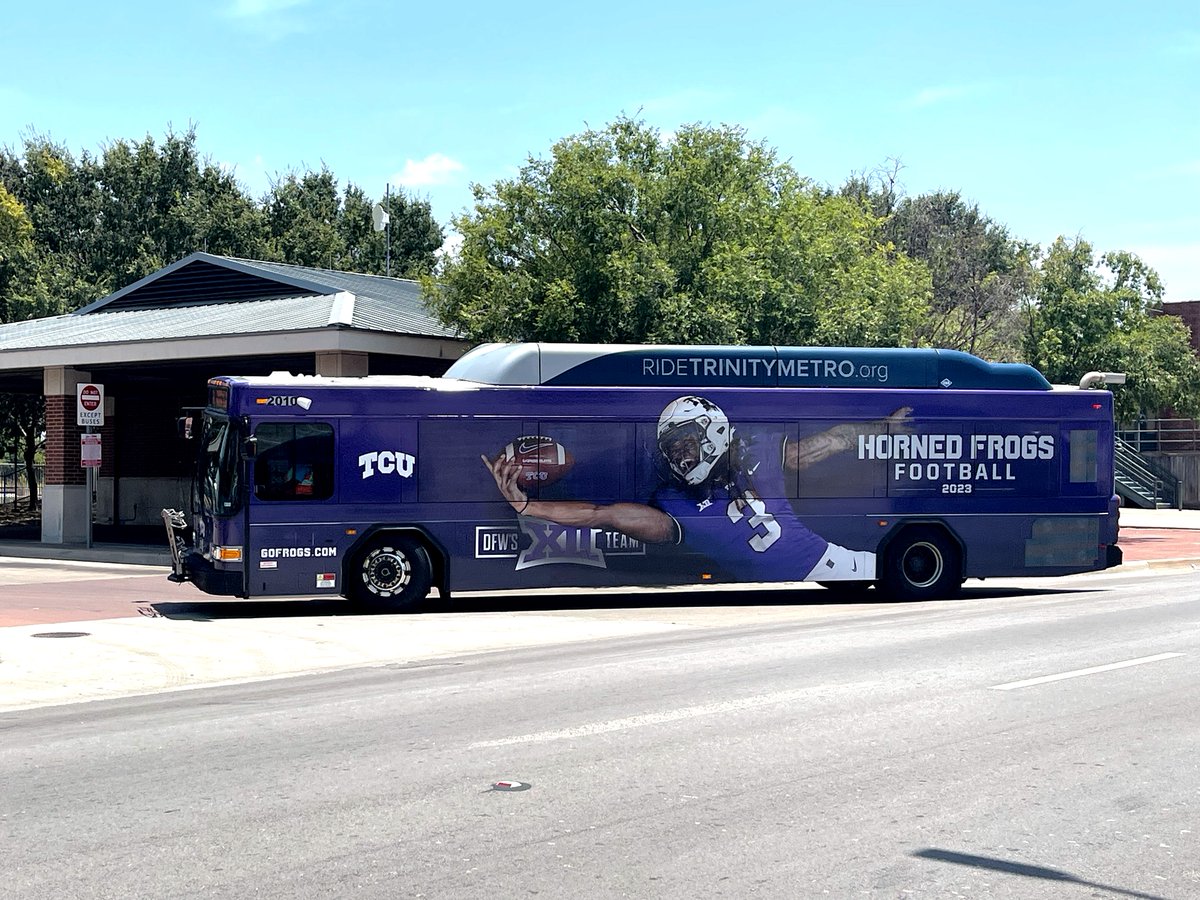 AdsposureMedia's tweet photo. Who's ready for college football season?! ๐ @TrinityMetro and @TCUFootball are with their new vibrant full wraps, which can be seen throughout the streets of Fort Worth!
#TransitAds #CollegeFootball #TCU #FortWorth https://t.co/YVJbqZJcQG