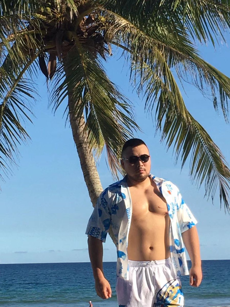 StonebodyB's tweet photo. 阳光，沙滩，海浪，仙人掌
还有一位老船长 https://t.co/WxE7MplOWw