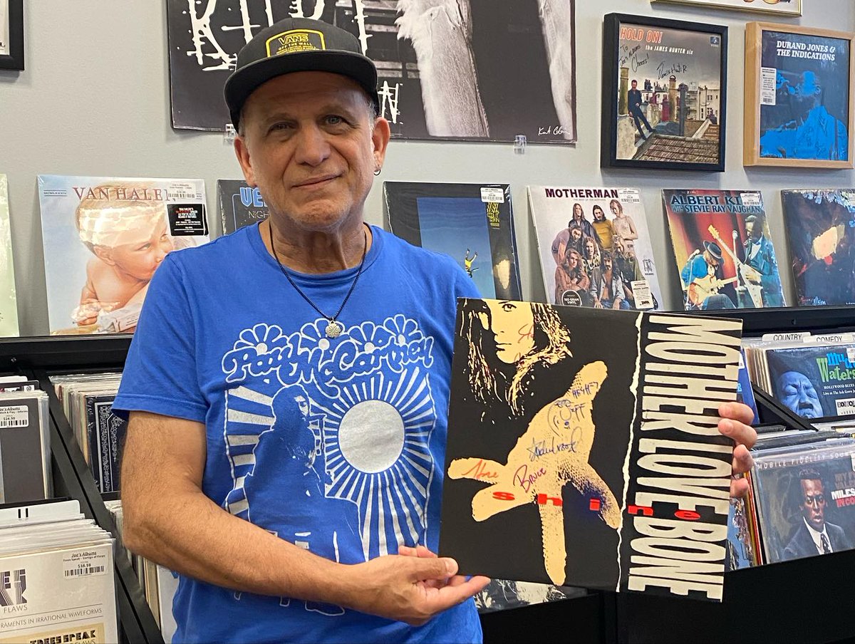 demetriosns's tweet photo. Joe's Albums - "Picked up a great new piece for the walls!  Fully signed Mother Love Bone, Shine. Steev Ricardo, who spent many years in the record industry was gracious enough to sell it to us." #motherlovebone #autograph #signedlp #grunge #pearljam #worcester #vinylrecords https://t.co/iqsCLBlY6q