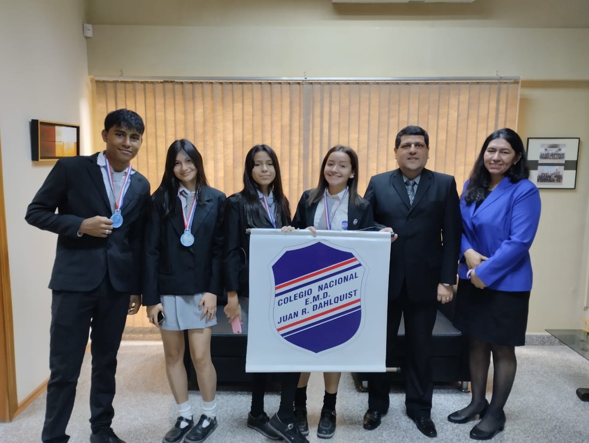sedecopy's tweet photo. 📚📌Visita educativa de los alumnos del Col. Nac. E.M.D Juan R. Dahlquist.

👉🏻En la mañana de este miércoles el Secretario Ejecutivo de Defensa del Consumidor y el Usuario Abg. Juan Marcelo Estigarribia López recibió la visita de estudiantes del Primer Año de Educación Media, https://t.co/bhEx8XDgCo