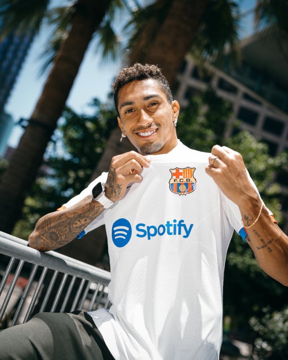 EdonitFCB's tweet image. 🚨 CONCOURS MAILLOT 🚨

Tentez de remporter le maillot domicile OU extérieur du FC Barcelone saison 2023/24 !

Pour cela il vous faut :

- RT ce tweet
- Follow @EdonitAvdiu ET @SO_FCB
- Identifier 1 ami

Tirage au sort 16/07 🍀