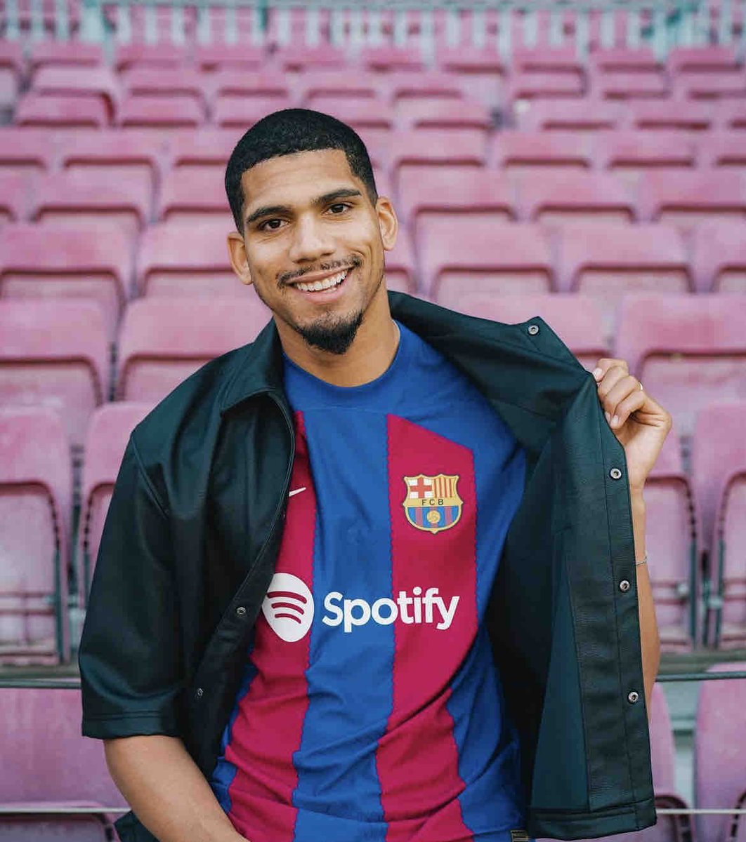 EdonitFCB's tweet image. 🚨 CONCOURS MAILLOT 🚨

Tentez de remporter le maillot domicile OU extérieur du FC Barcelone saison 2023/24 !

Pour cela il vous faut :

- RT ce tweet
- Follow @EdonitAvdiu ET @SO_FCB
- Identifier 1 ami

Tirage au sort 16/07 🍀