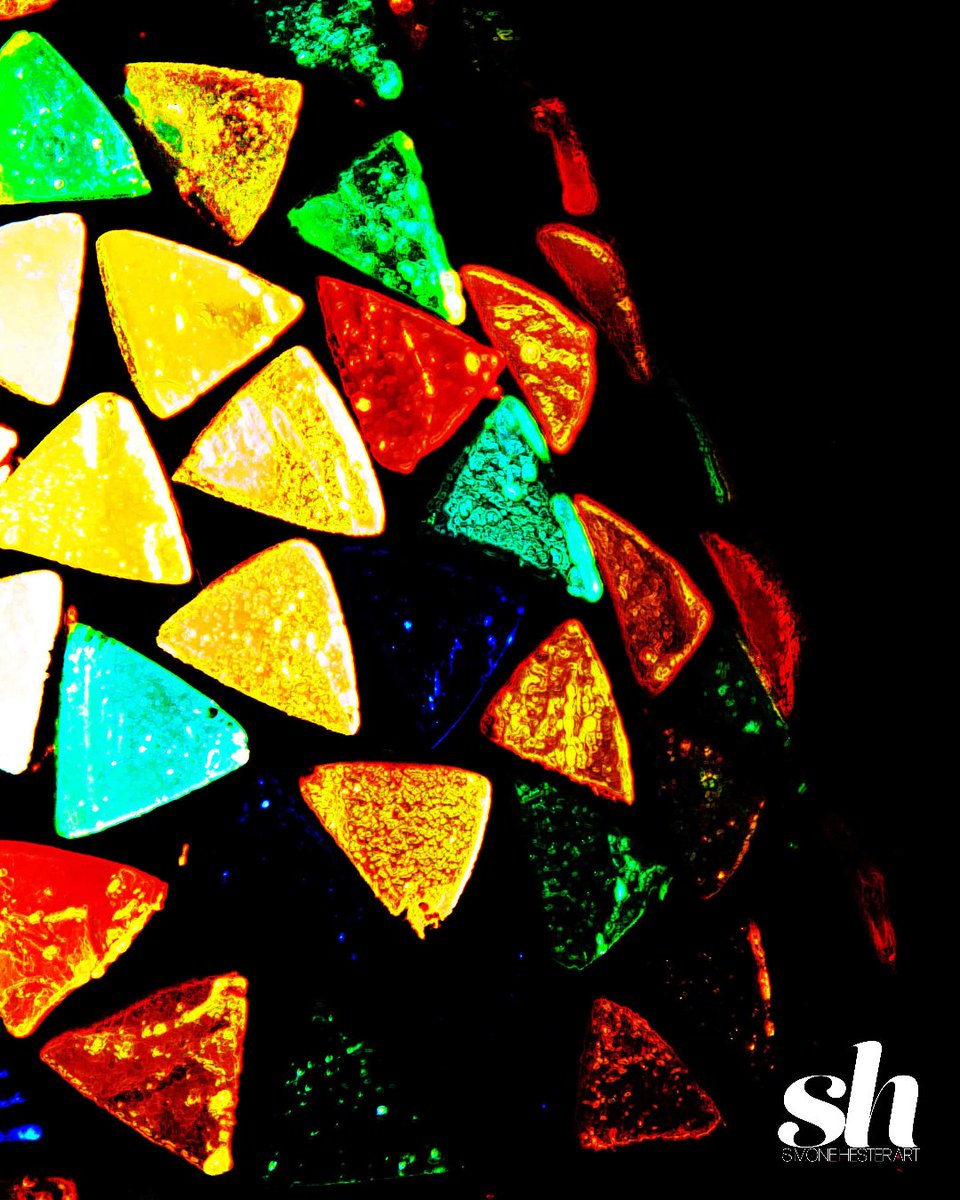 SimoneHesterArt's tweet photo. "Mosaic." A classic still life photograph that is giving mood. Bright colors &amp; all that black to make those colors pop. Honestly, is just a lampshade... but the right angle, the right editing, makes it beautiful.

#photooftheday #simonehesterart #fineartphotography #photography https://t.co/AUXXfTYf8I