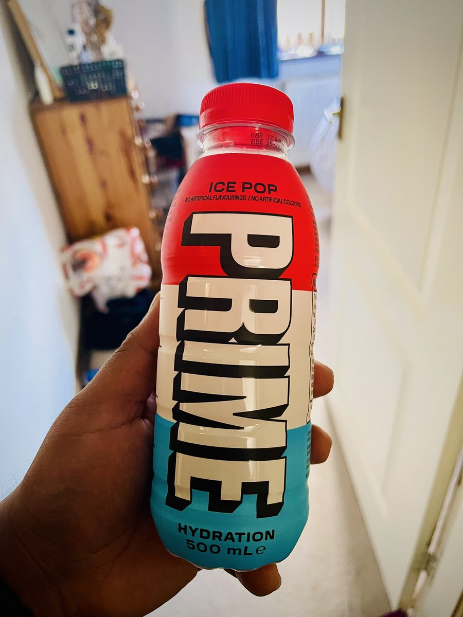 First time I’ve tried #icepop <a href="/PrimeHydrate/">DrinkPrime</a> drink and I cannot understand why people were paying £30/40/50 for this. Along with the hype, I think my tastebuds have died. #notforme (at least this flavour isn’t). Let’s find the mango one 🥭