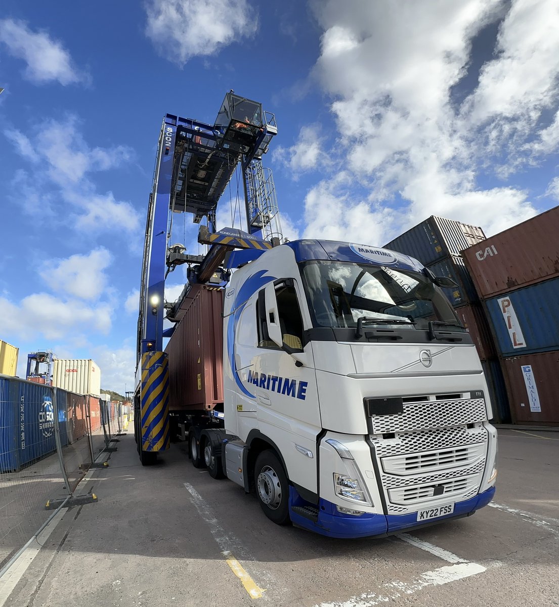 Maritime_UK's tweet image. Blue skies...remember them?! 😍

We love this photo taken at BIFT by Maritime driver George and hope it isn't too long until the summer weather returns!

 #BIFT #MaritimeTransport #DriversPhoto