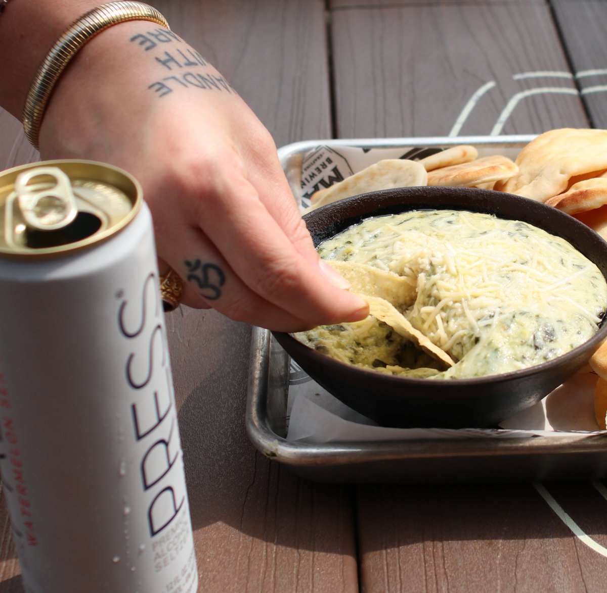 foundrysocialoh's tweet photo. Dive into flavor with our roasted artichoke spin dip 🍽️

#SpinachDip #Food #Restaurant #FoundrySocial #MedinaOH https://t.co/IP6VA0hbpg