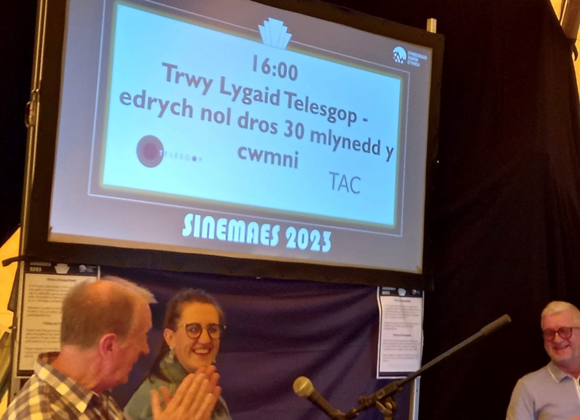 📽️Llawer o chwerthin a rhannu atgofion melys wrth edrych nôl dros 30 mlynedd o Telesgop! Diolch am 30 mlynedd o chwarae rhan bwysig yn ein bywydau📻🏴󠁧󠁢󠁷󠁬󠁳󠁿 #Sinemaes #steddfod2023