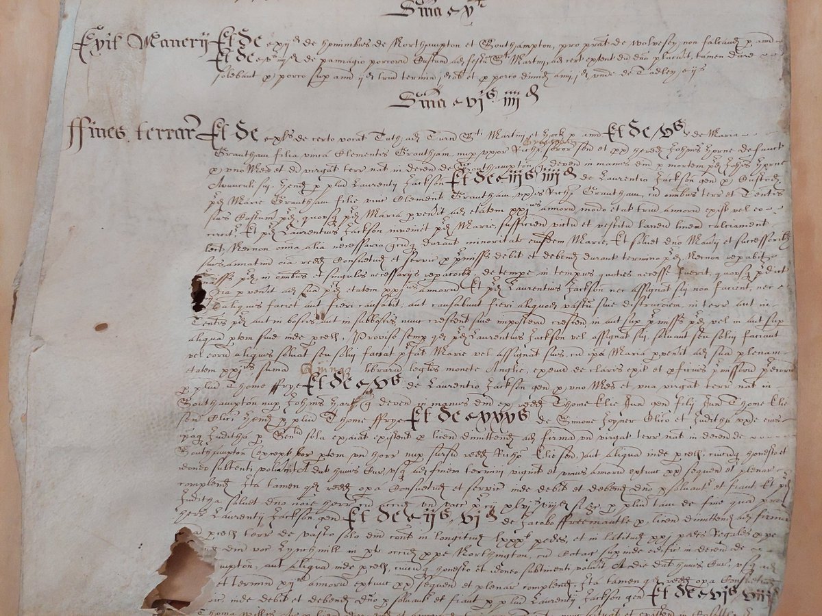 Translating today! Post-medieval Latin is annoyingly far more cursive than what I'm used to. Anyway, this account roll from Overton, Hampshire, in 1640 details Laurence Jackson paying a fine for the custody of Marie Grantham aged 3. Looks like the rats have got it before me! 🐀🐀