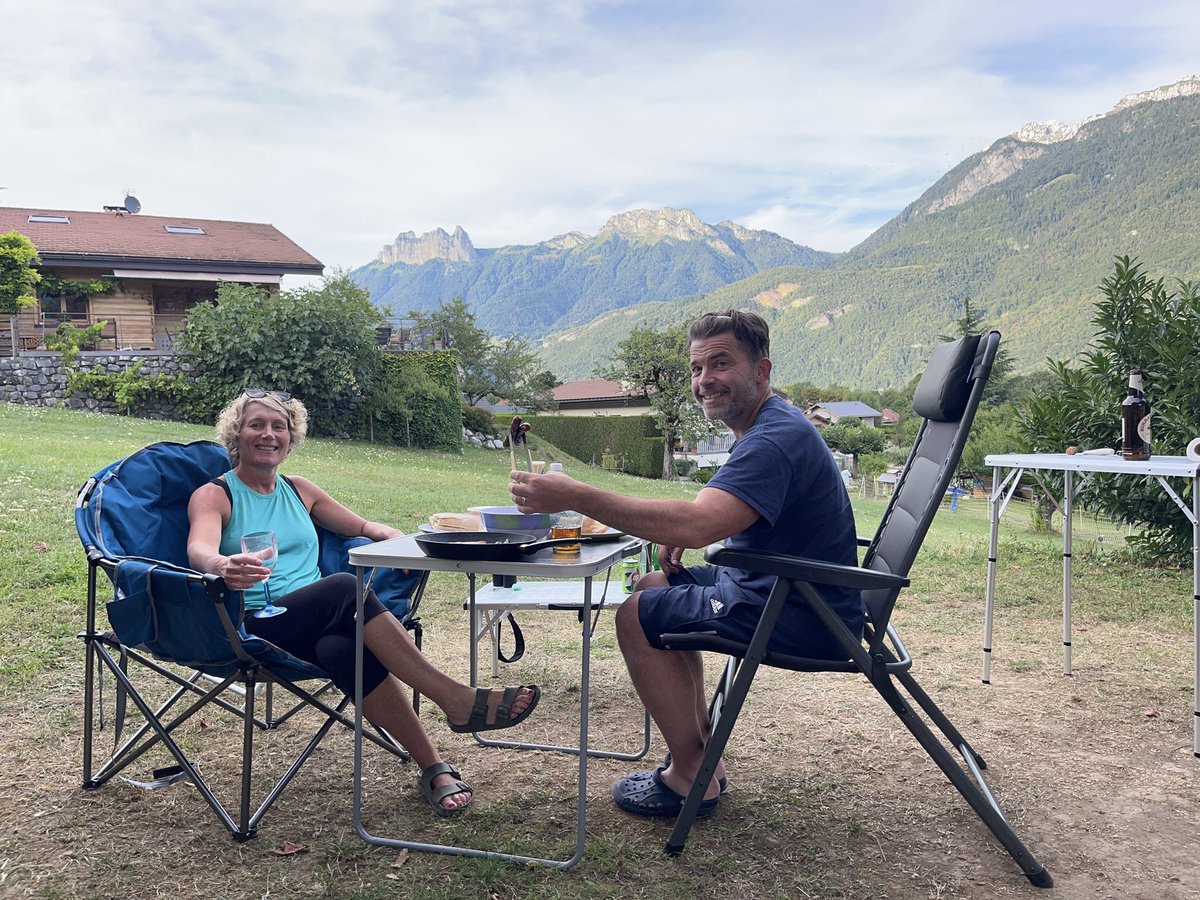 OvernightersUK's tweet photo. It’s MOUNTAINS &amp; LAKES time! Arrived in the stunning French Alps at Lake Annecy- @candmclub site No. 3. Feels like we’re in a movie looking at a backdrop! @Le_Taillefer Breathtaking, peaceful &amp; SUNNY!☀️🇫🇷🥰 @Media_CAMC @BaileyofBristol https://t.co/aGolridquk