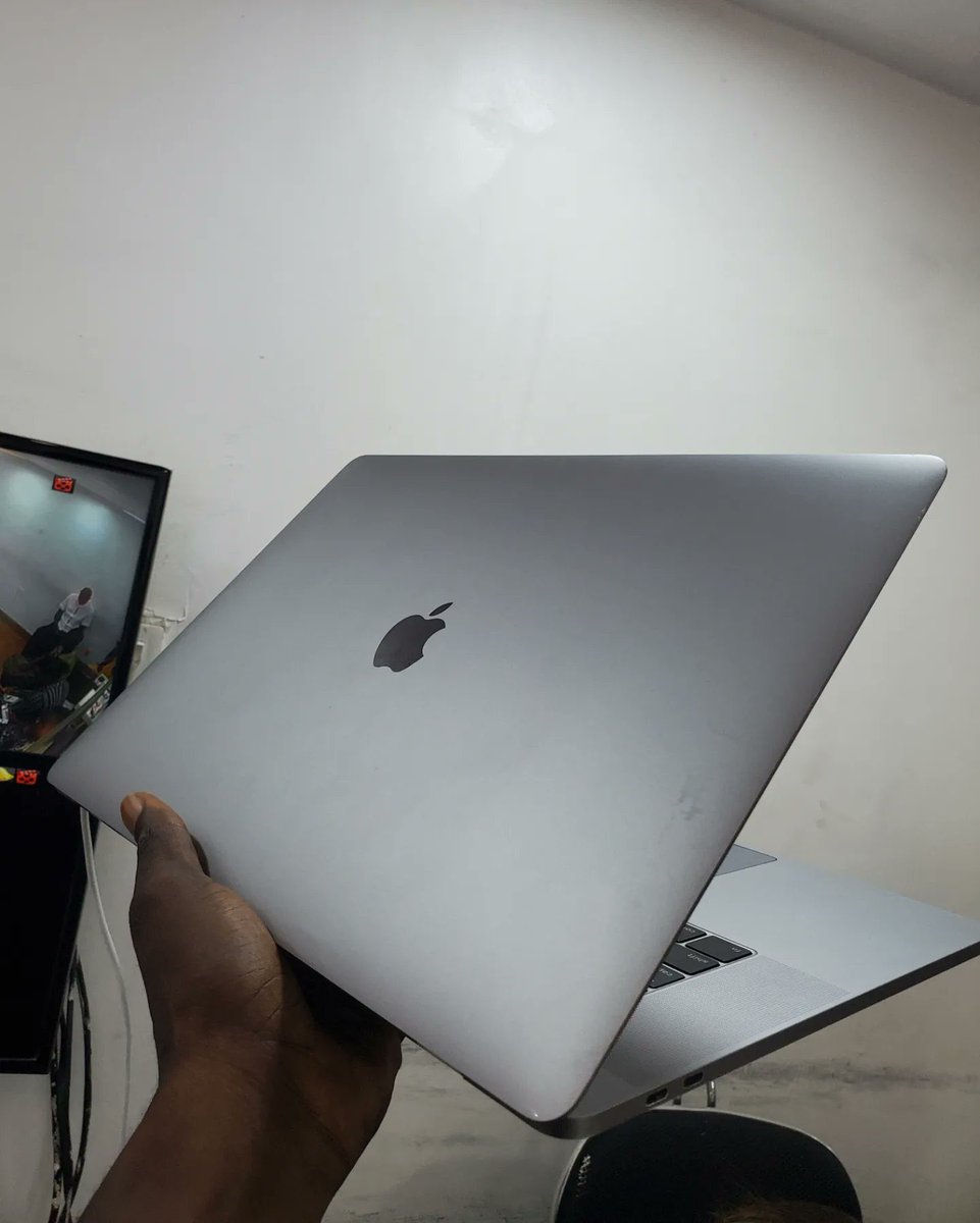 thedispenser_'s tweet photo. Giving out this macbook to the first person that quotes or comment with no engagements in 24hrs. Good luck https://t.co/r9SzDUfuN9