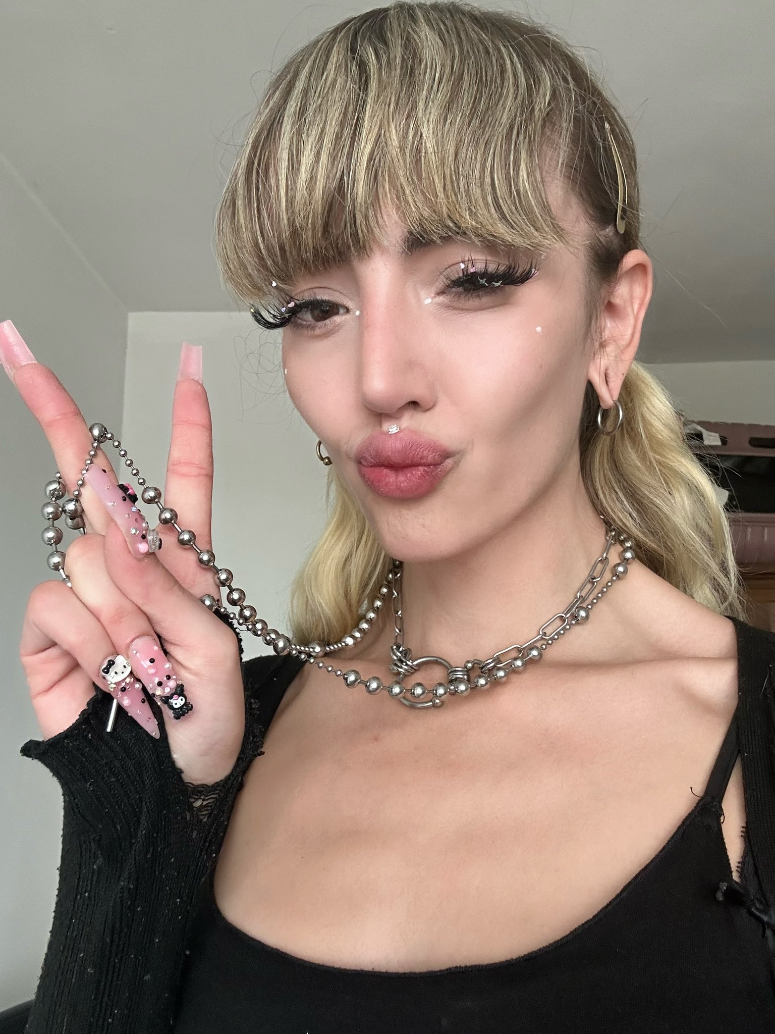 1 pic. jesus loves transgirls too https://t.co/uWhHDlgVir