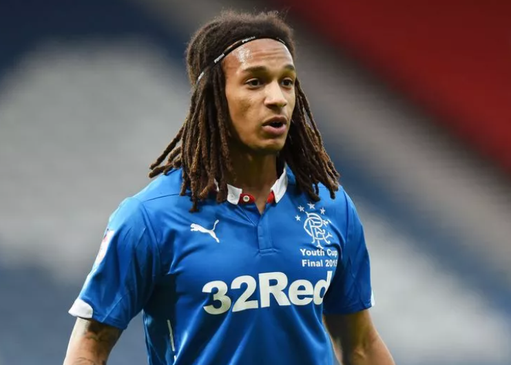 Football_Scot's tweet photo. 🗣️“I hope Servette will eliminate Rangers, no matter how!”

Kevin Mbabu wants Rangers to LOSE to Servette as ex-Ibrox flop warns Swiss of 'deafening' atmosphere

📎https://t.co/04jJAnitf9 https://t.co/Ol1DWLXT1I