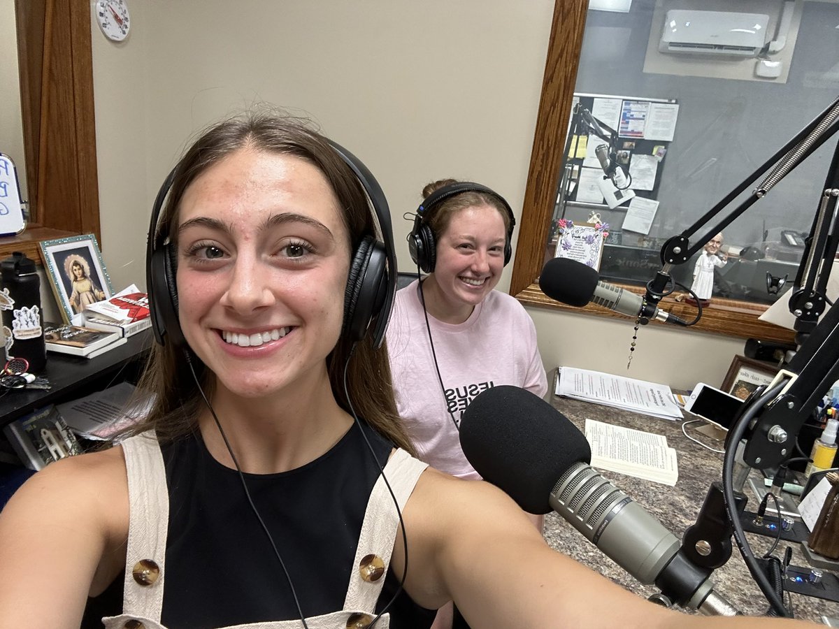 Got to talk on the radio with my friend <a href="/PaigeWillcoxon/">paige willcoxon :)</a> about continuing faith in college! Such a fun time in the studio talking about Jesus 🤍 Listen here: m.soundcloud.com/user-240811127…