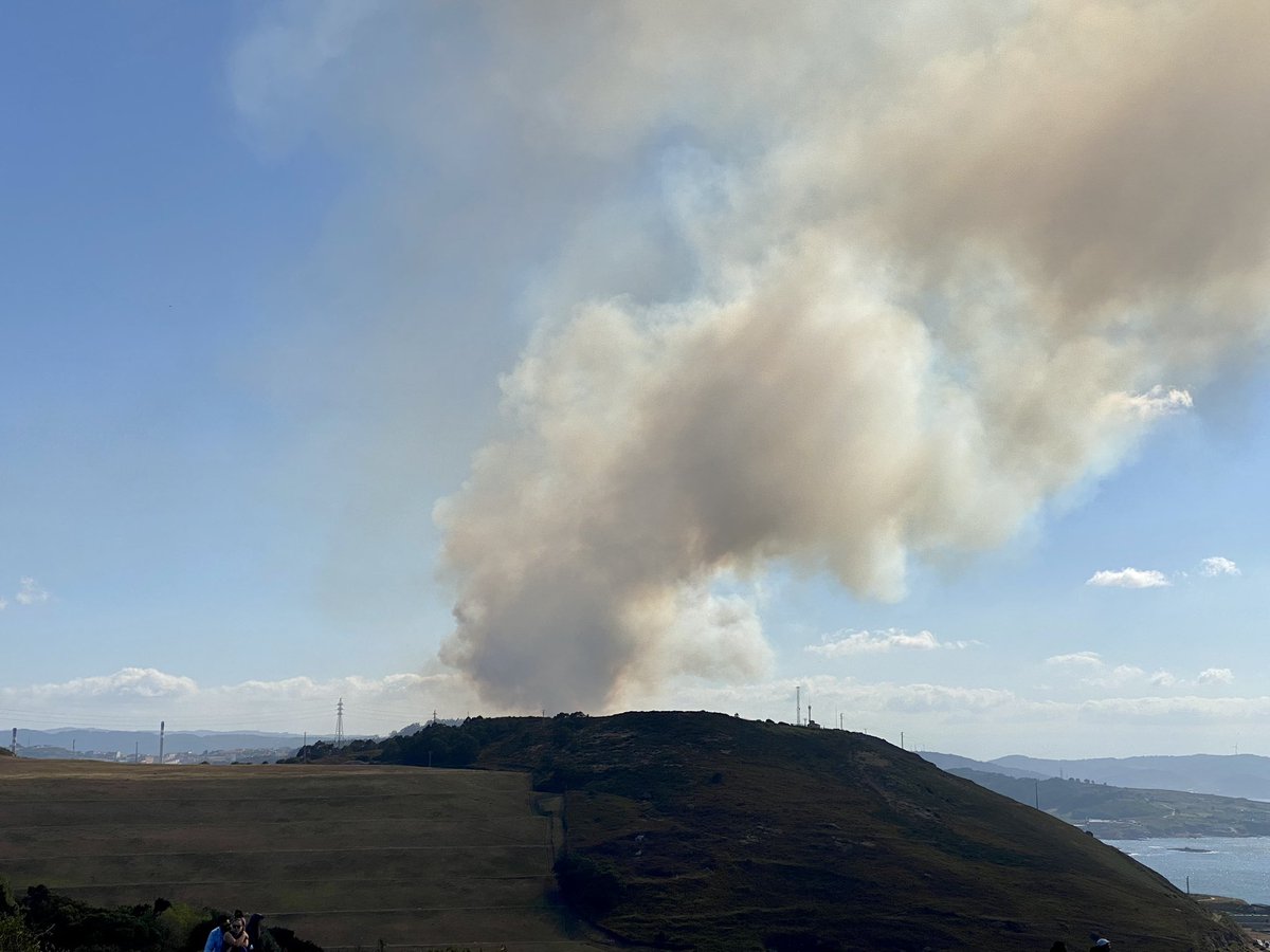 laatalayacoru's tweet photo. #Coruña - incendio visible desde el Monte de San Pedro https://t.co/m5Wh6oviGm