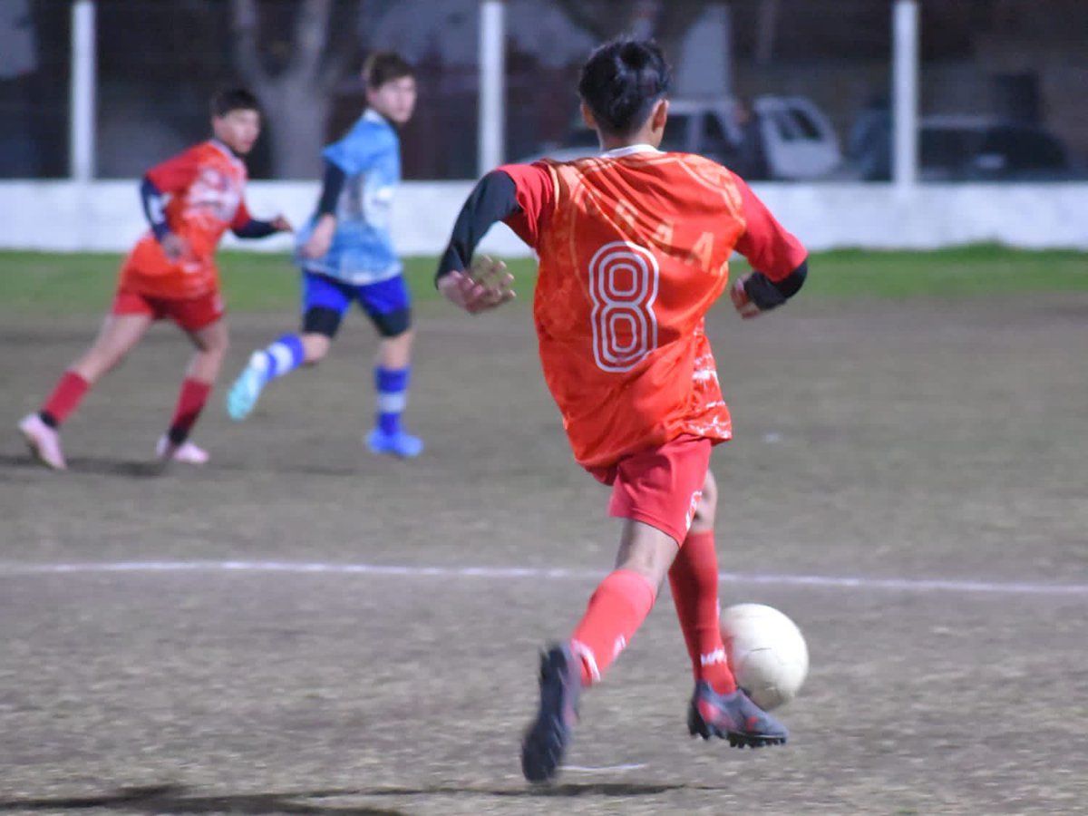 CBAA_oficial's tweet photo. INFERIORES CBAA 🔴🔴

¡Los pibes no paran!

La escuela de fútbol Humberto A. Galvani, cuenta con aproximadamente con 230 chicos de todas las edades participando de las competiciones de la Liga Nuevejuliense de fútbol (5ta a 9na), el LIRFA, el torneo federal y demás competiciones https://t.co/XW2u2dfhVz
