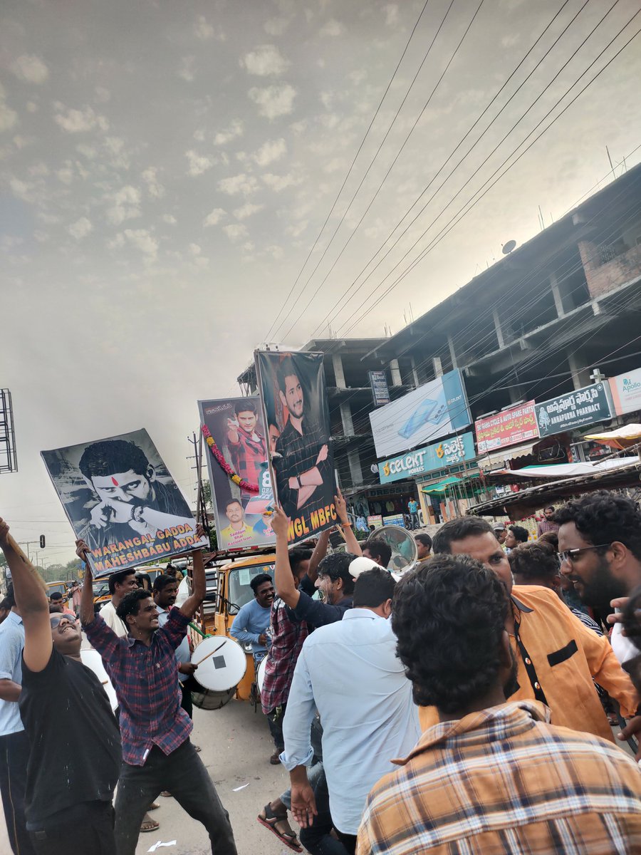 urstrulyram14's tweet photo. Begining 🔥❤️‍🔥
  Warangal Celebrations 🦁
#BusinessMan4K @urstrulyMahesh #FearlessSSMB https://t.co/QSOXD8V8ex