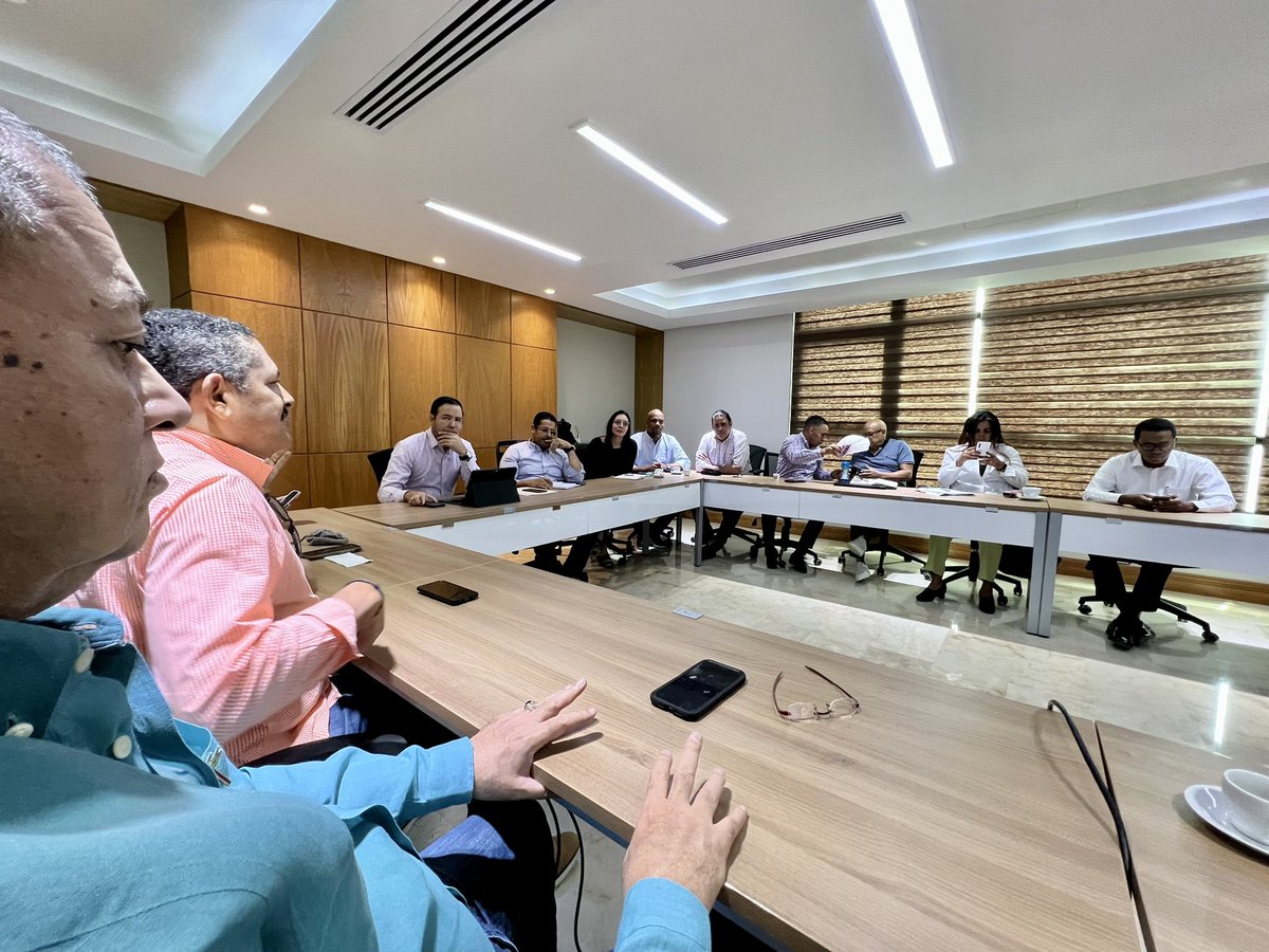 Gonzalo2028RD's tweet photo. La Comisión Ejecutiva #SEAbel2024 se reúne para evaluar el gran éxito del lanzamiento oficial y la participación en la Gran Caravana en el Cibao este 13 de agosto que se realizará en las provincias Santiago, Espaillat, Hermanas Mirabal, Duarte y La Vega.

#SEAbel #AbelPresidente https://t.co/9pfoKWr3QG
